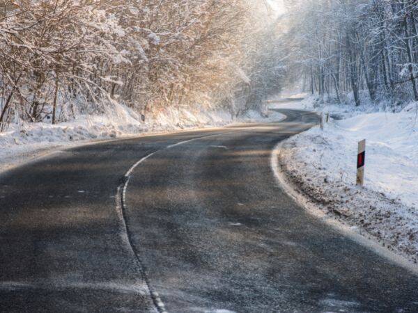 Bezpieczeństwo na drogach zimą - kilka ważnych wskazówek