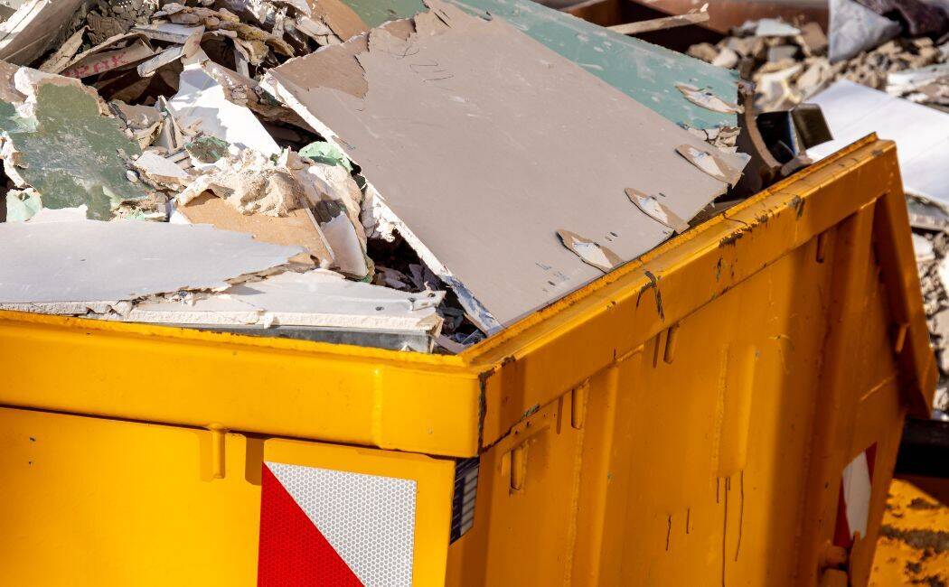 Jak firmy mogą odpowiedzialnie pozbywać się odpadów budowlanych